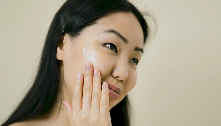 Aplicarea cremei pe piele